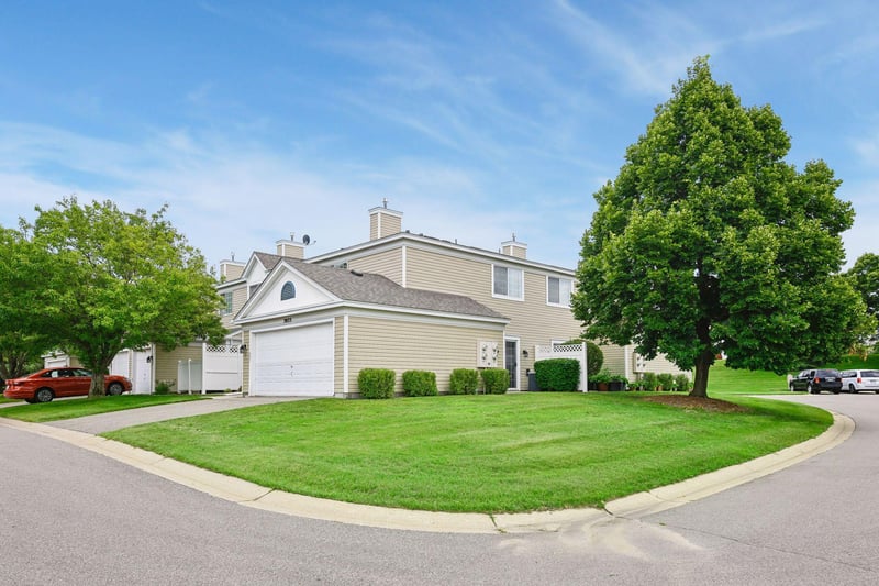 2033 Southcross Dr W #401, Burnsville, MN 55306