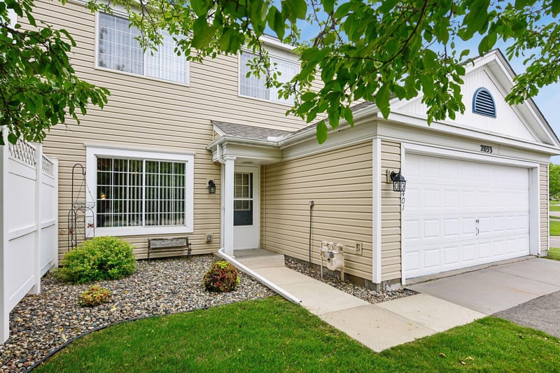 2033 Southcross Dr W #401, Burnsville, MN 55306