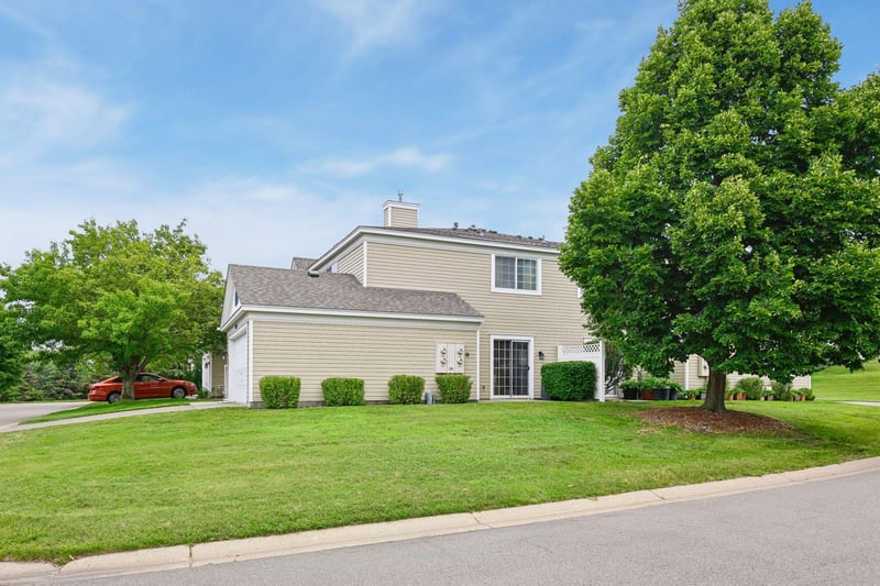 2033 Southcross Dr W #401, Burnsville, MN 55306