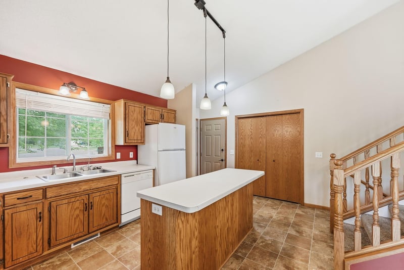 224 Country Ct, Sartell, MN 56377