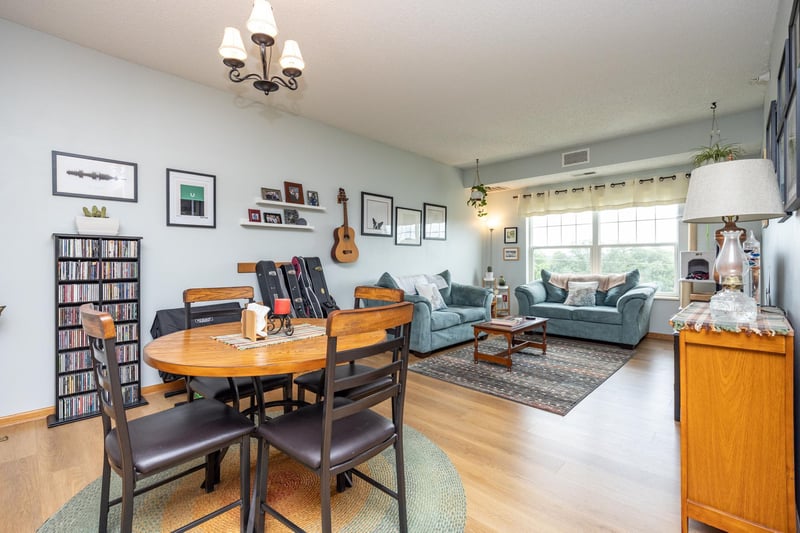 4824 E 53rd St #503, Minneapolis, MN 55417