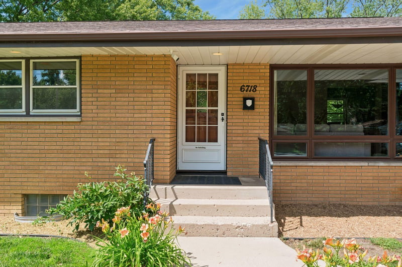 6718 36th Ave N, Crystal, MN 55427