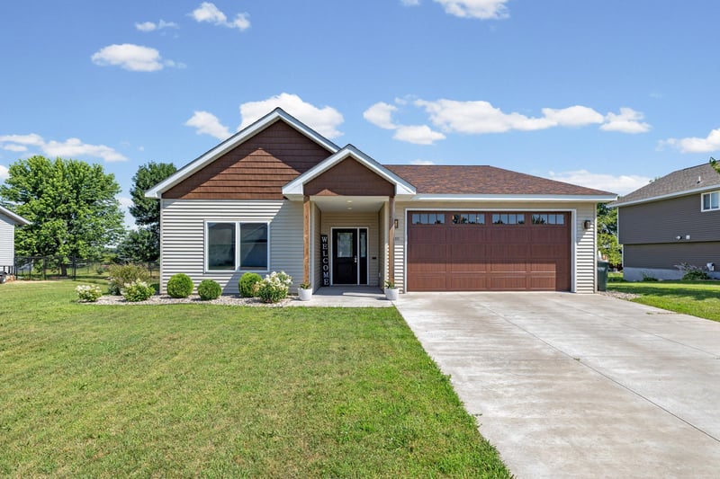 217 Century Ln, Silver Lake, MN 55381