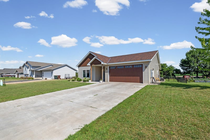 217 Century Ln, Silver Lake, MN 55381