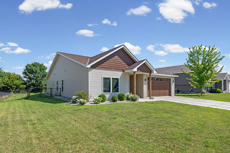 217 Century Ln, Silver Lake, MN 55381