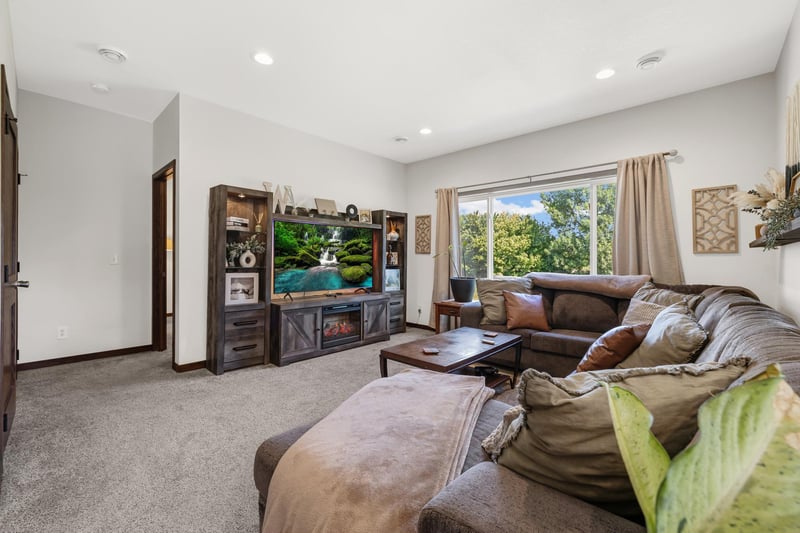 217 Century Ln, Silver Lake, MN 55381