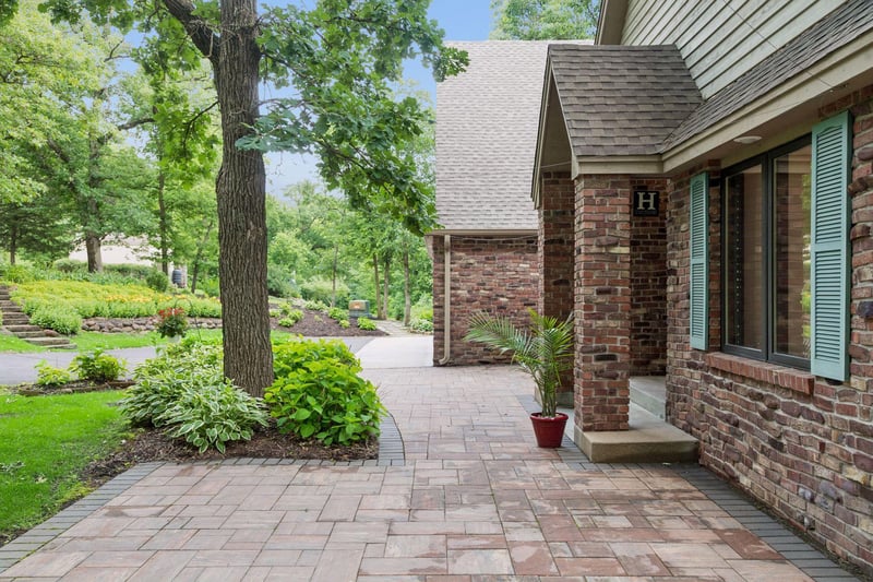 9440 Abigail Ct, Inver Grove Heights, MN 55077