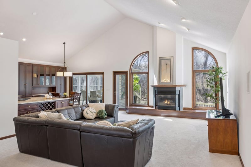 9440 Abigail Ct, Inver Grove Heights, MN 55077