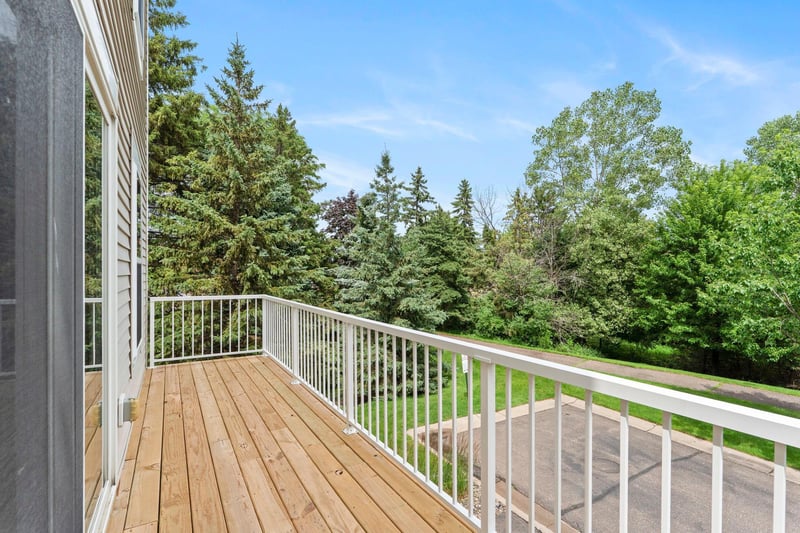 868 Ledgestone Dr, Mahtomedi, MN 55115