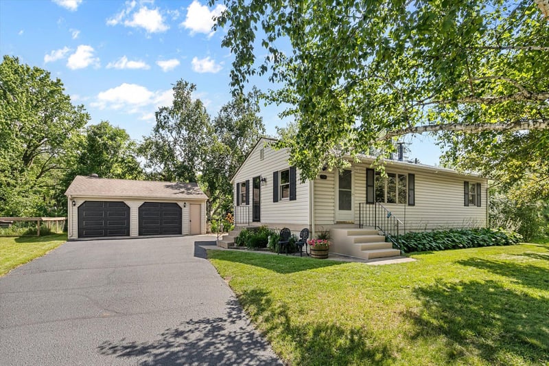 736 Lasso Ln, Eagan, MN 55123