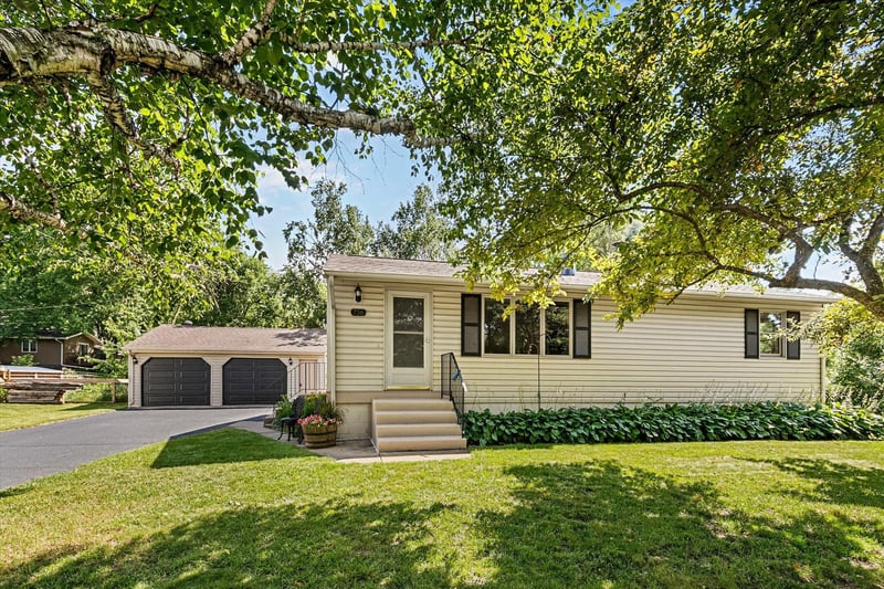 736 Lasso Ln, Eagan, MN 55123