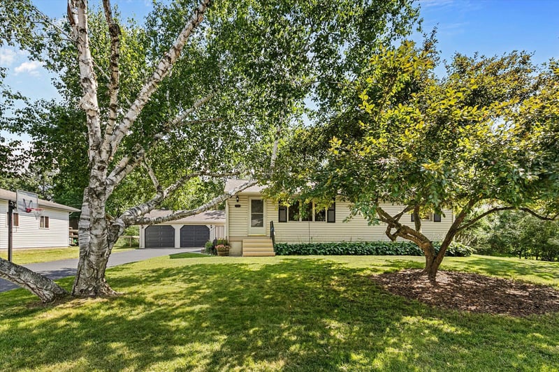 736 Lasso Ln, Eagan, MN 55123