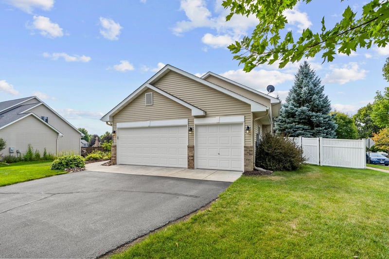 19903 Excelsior Ln, Farmington, MN 55024