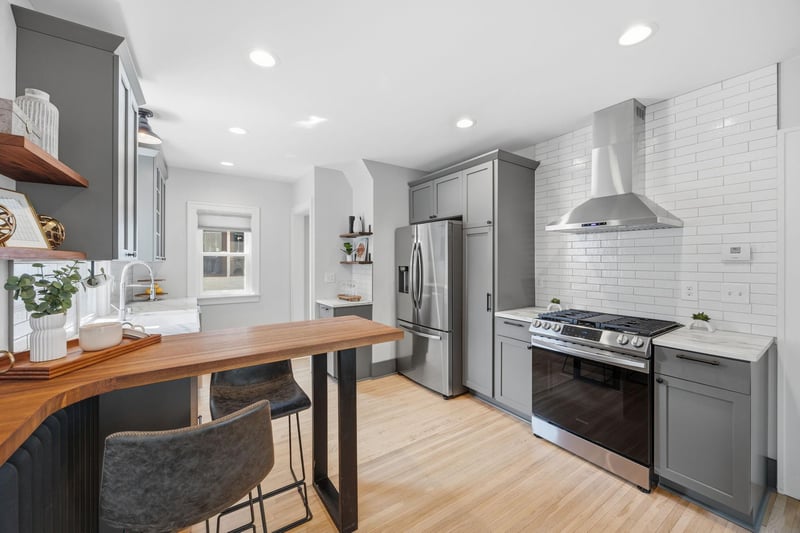 23 W 48th St, Minneapolis, MN 55419
