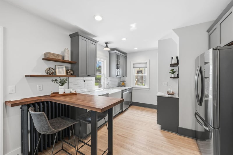 23 W 48th St, Minneapolis, MN 55419