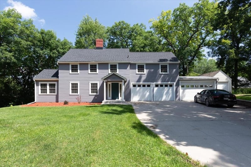 1319 Oakwood Ave, Menomonie, WI 54751