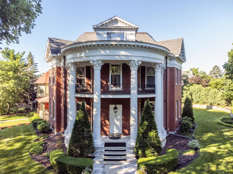 1203 Mount Curve Ave, Minneapolis, MN 55403