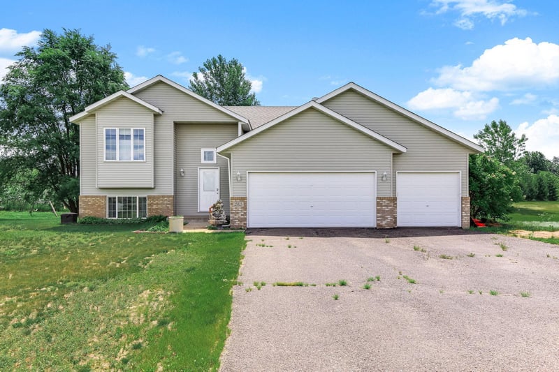 25825 106th St NW, Zimmerman, MN 55398