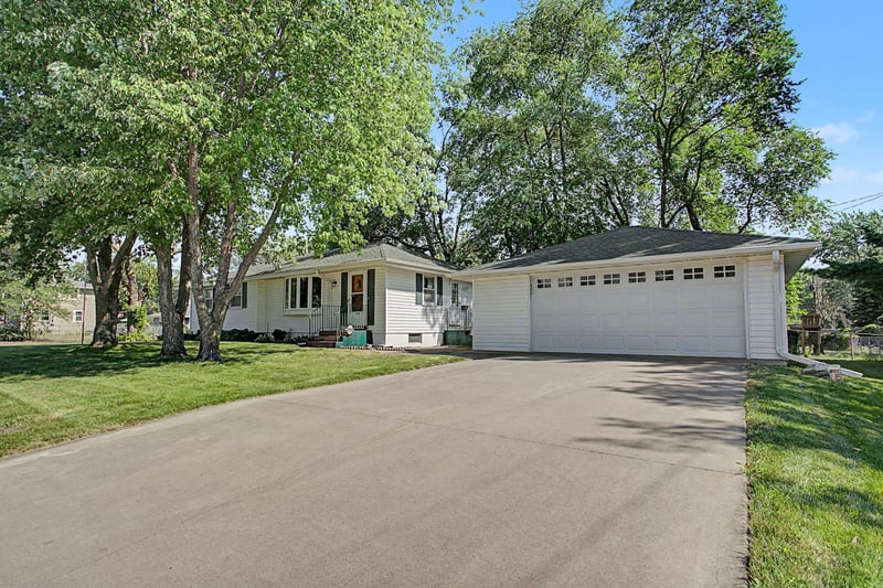 160 109th Ave NE, Blaine, MN 55434