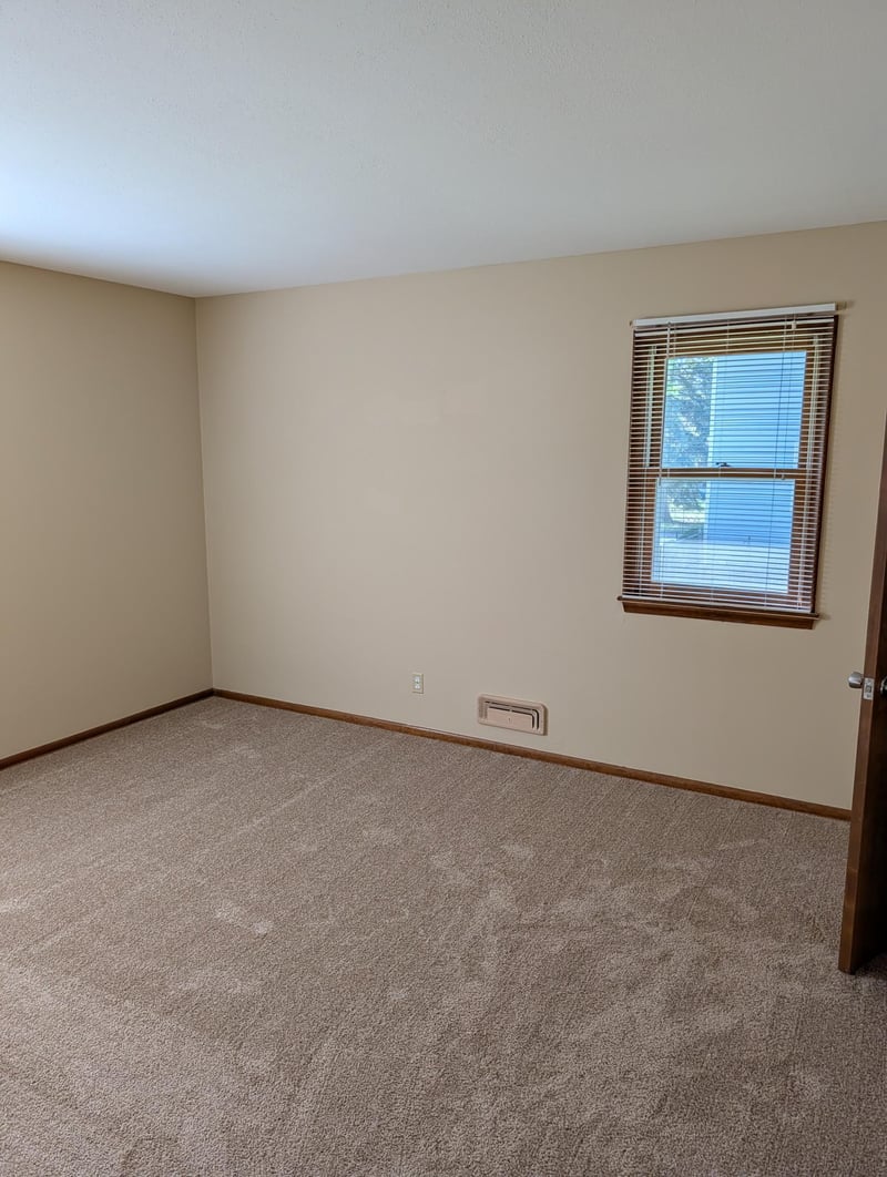 160 109th Ave NE, Blaine, MN 55434
