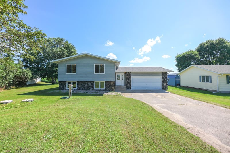 1097 Trisco Cove Dr SE, Osakis, MN 56360