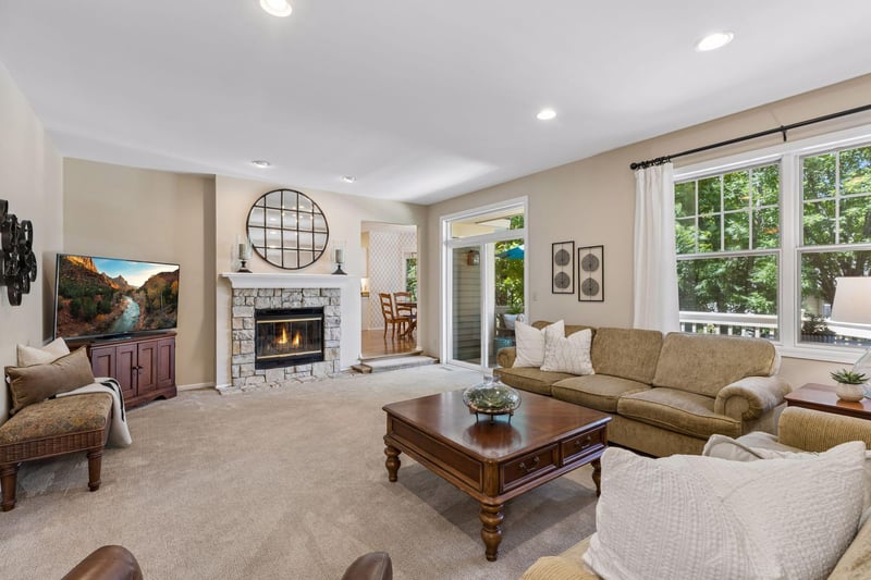 491 Harbor Ct, Shoreview, MN 55126