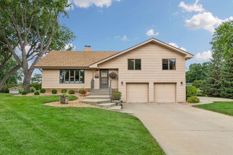 2345 Xylon Ave N, Golden Valley, MN 55427