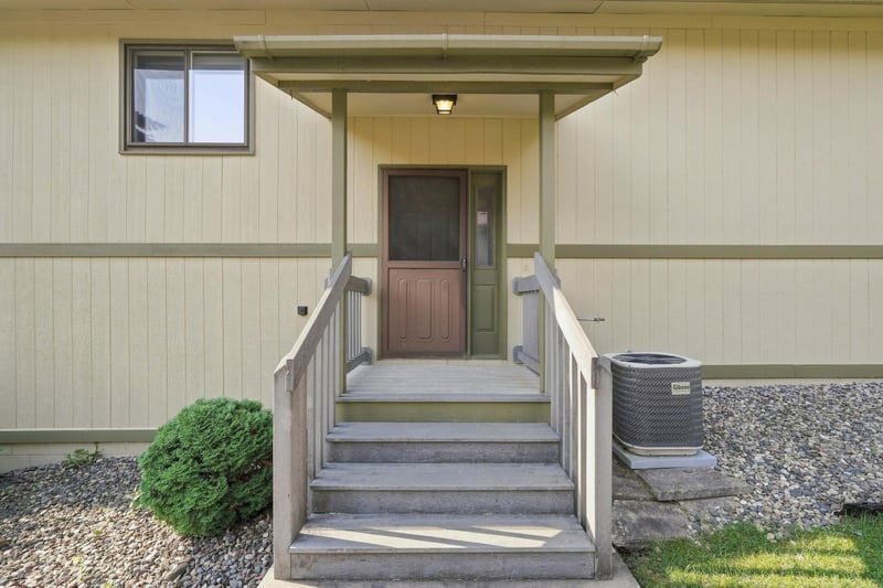 4233 Thornhill Ln, Vadnais Heights, MN 55127