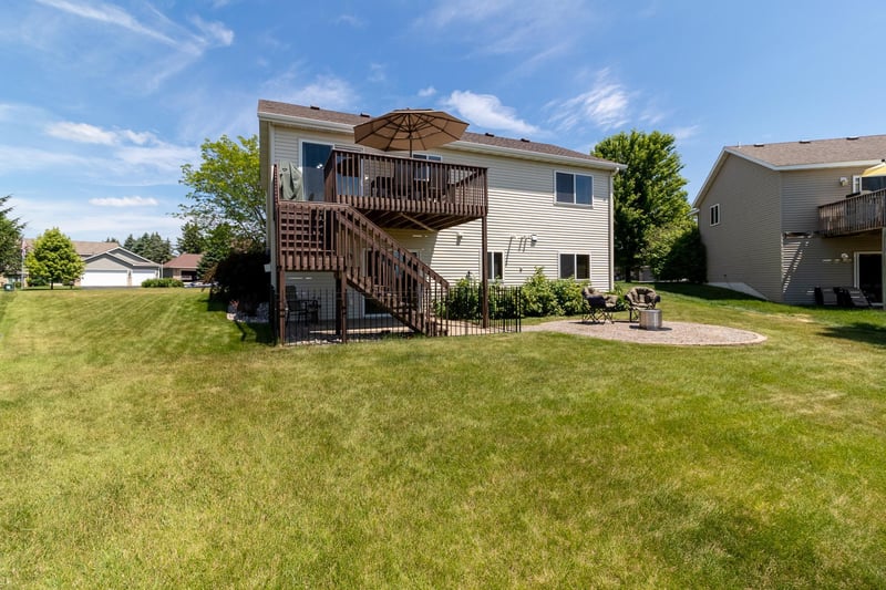 515 Elena Ln, Saint Joseph, MN 56374