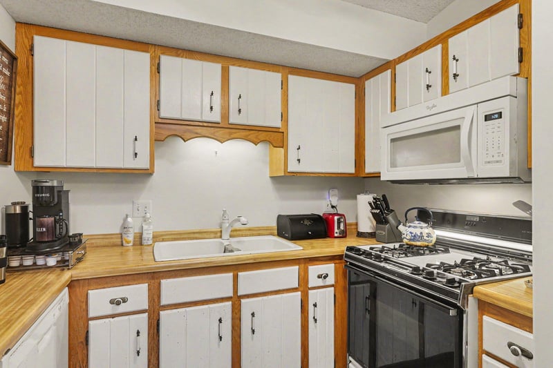 5626 N Innsbruck Ct, Fridley, MN 55432