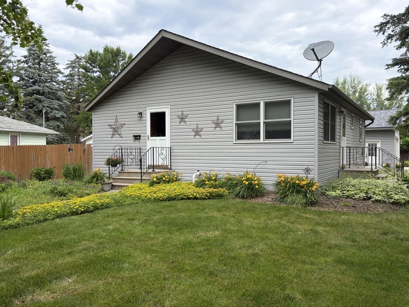 600 E Elm Ave, Olivia, MN 56277