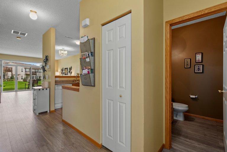657 Providence Dr, Shakopee, MN 55379
