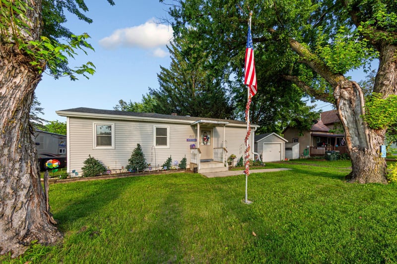 511 Division St, Waterville, MN 56096