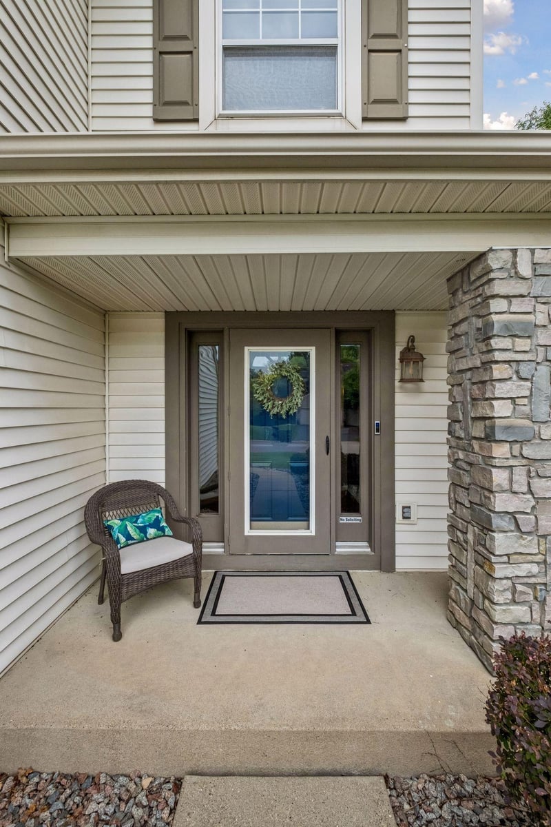 9429 Tyne Ln, Inver Grove Heights, MN 55077
