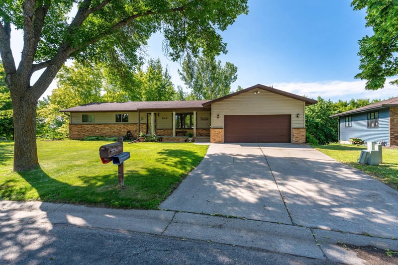 108 E Oriole Dr, Fergus Falls, MN 56537