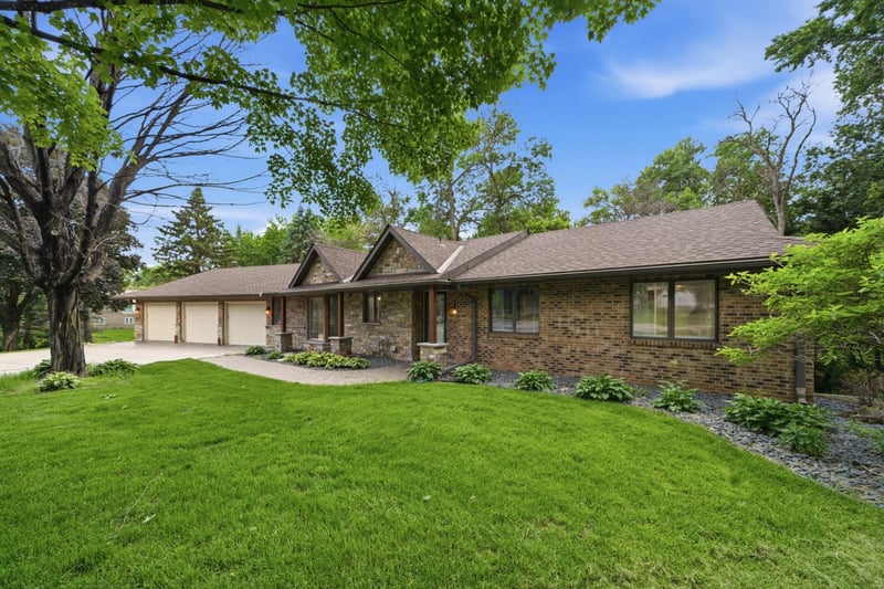 1831 Koehnen Cir, Excelsior, MN 55331