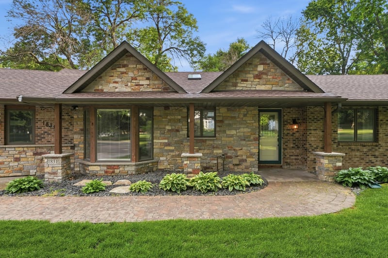 1831 Koehnen Cir, Excelsior, MN 55331