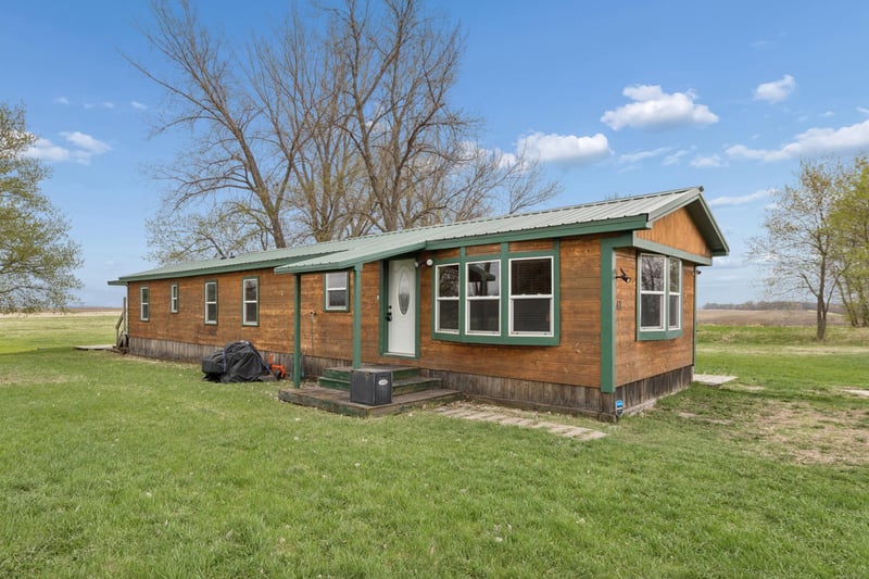 41 Bowman St, Stewart, MN 55385