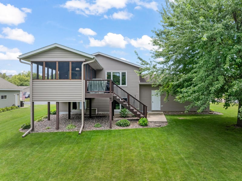 450 Lally Ct, Zumbrota, MN 55992