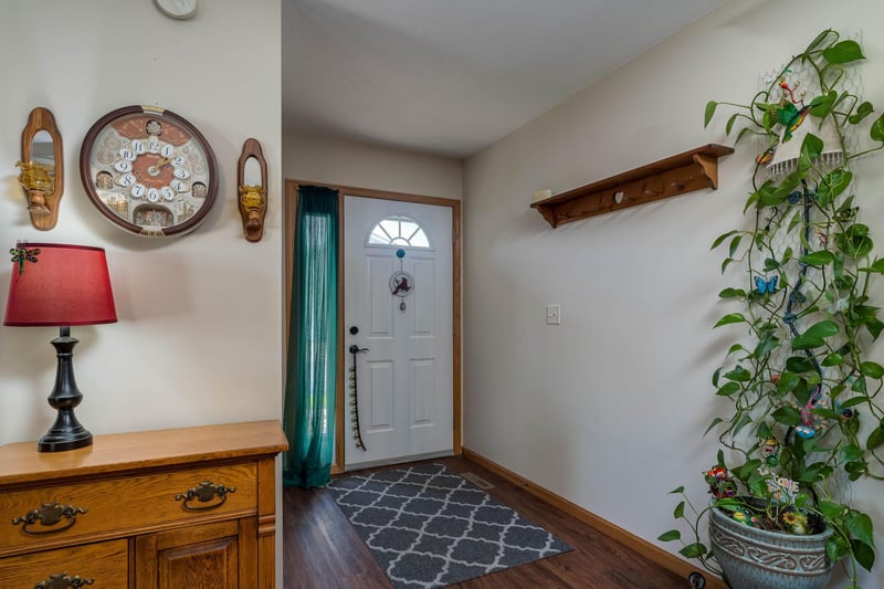 1355 Adams St, Mankato, MN 56001
