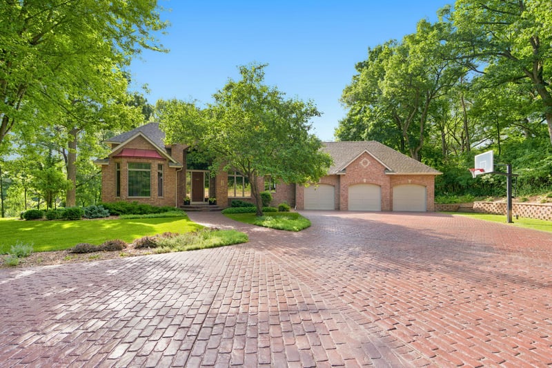 720 Timber Ln, Shoreview, MN 55126