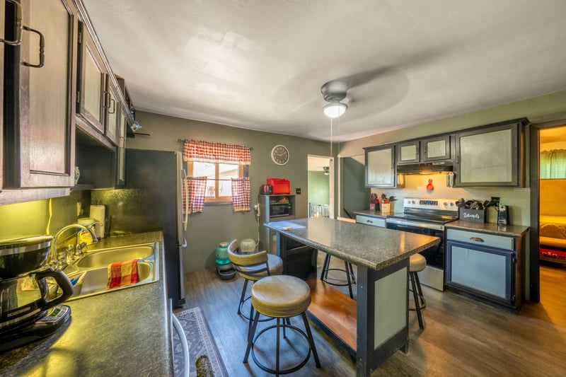 610 N 4th St, Le Sueur, MN 56058