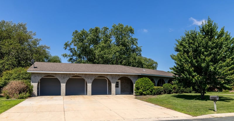 10046 Park Ave S, Bloomington, MN 55420