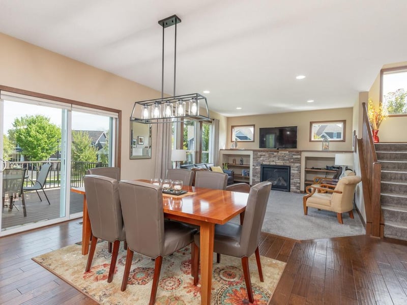 1113 Rosemary Ln, Chaska, MN 55318