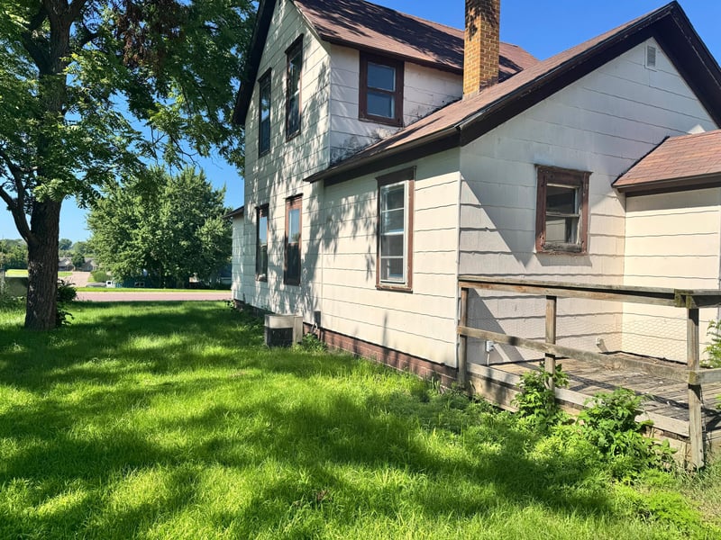 921 North Hw, Jackson, MN 56143