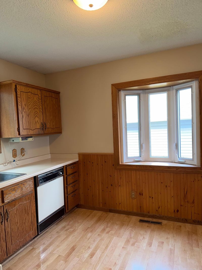 2635 Guthrie Ave N, Oakdale, MN 55128