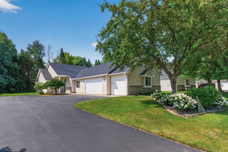 6975 Eagle Trl, Centerville, MN 55038