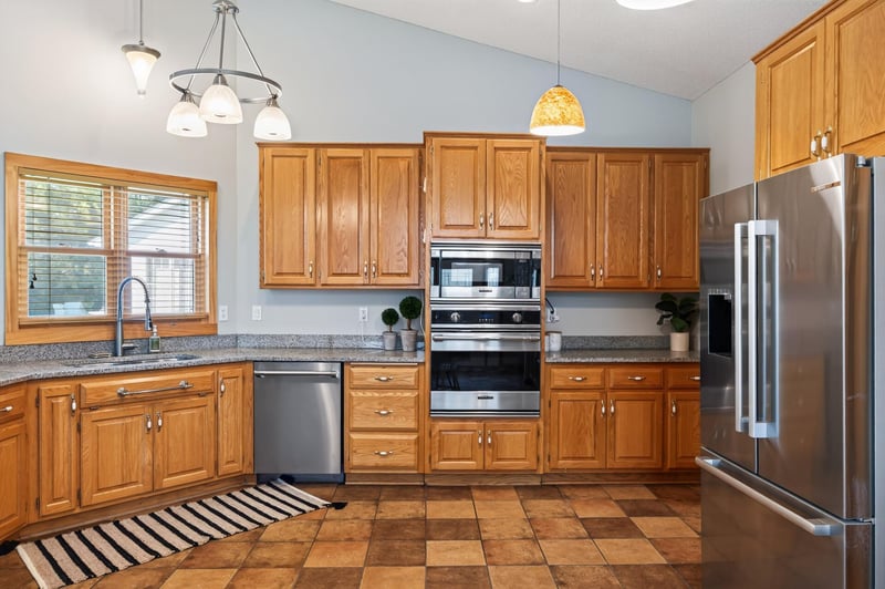 6975 Eagle Trl, Centerville, MN 55038