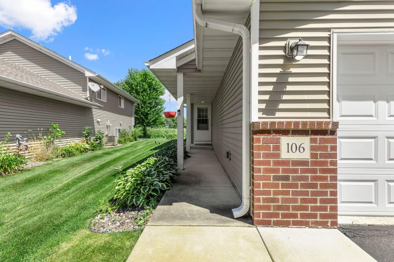 106 Garner Cir, Montrose, MN 55363