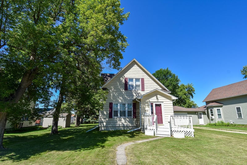 313 State Ave N, Thief River Falls, MN 56701
